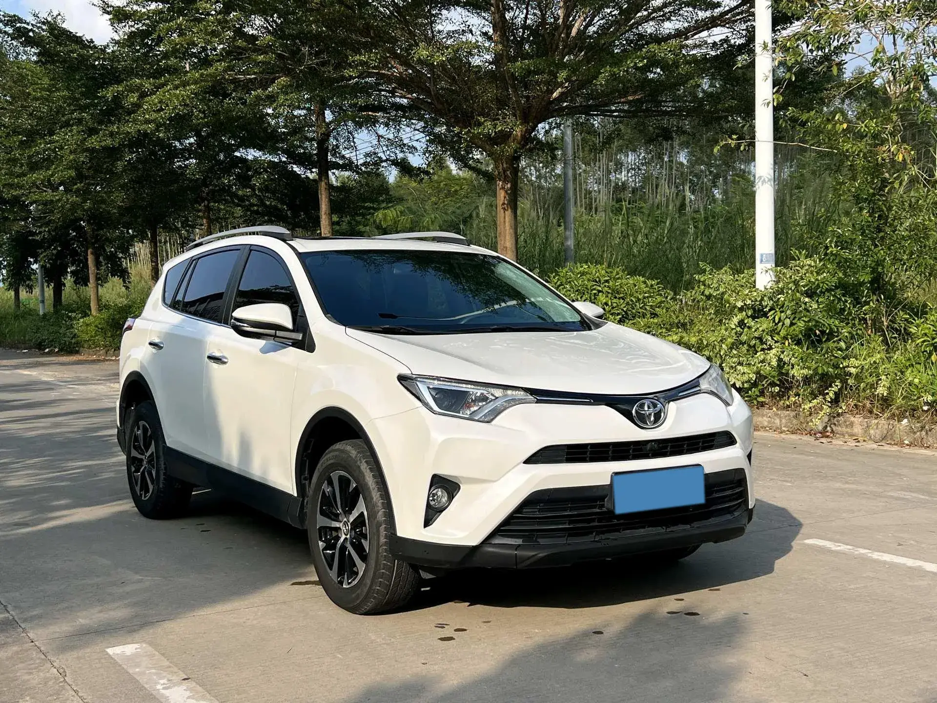 2018 TOYOTA RAV4 thumbnail 3