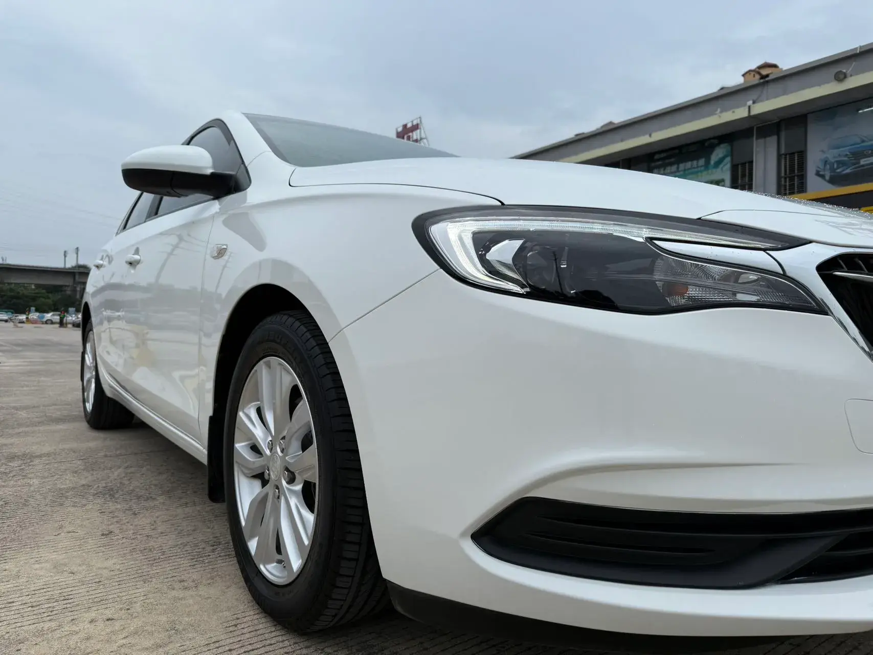 2020 BUICK REGAL thumbnail 3