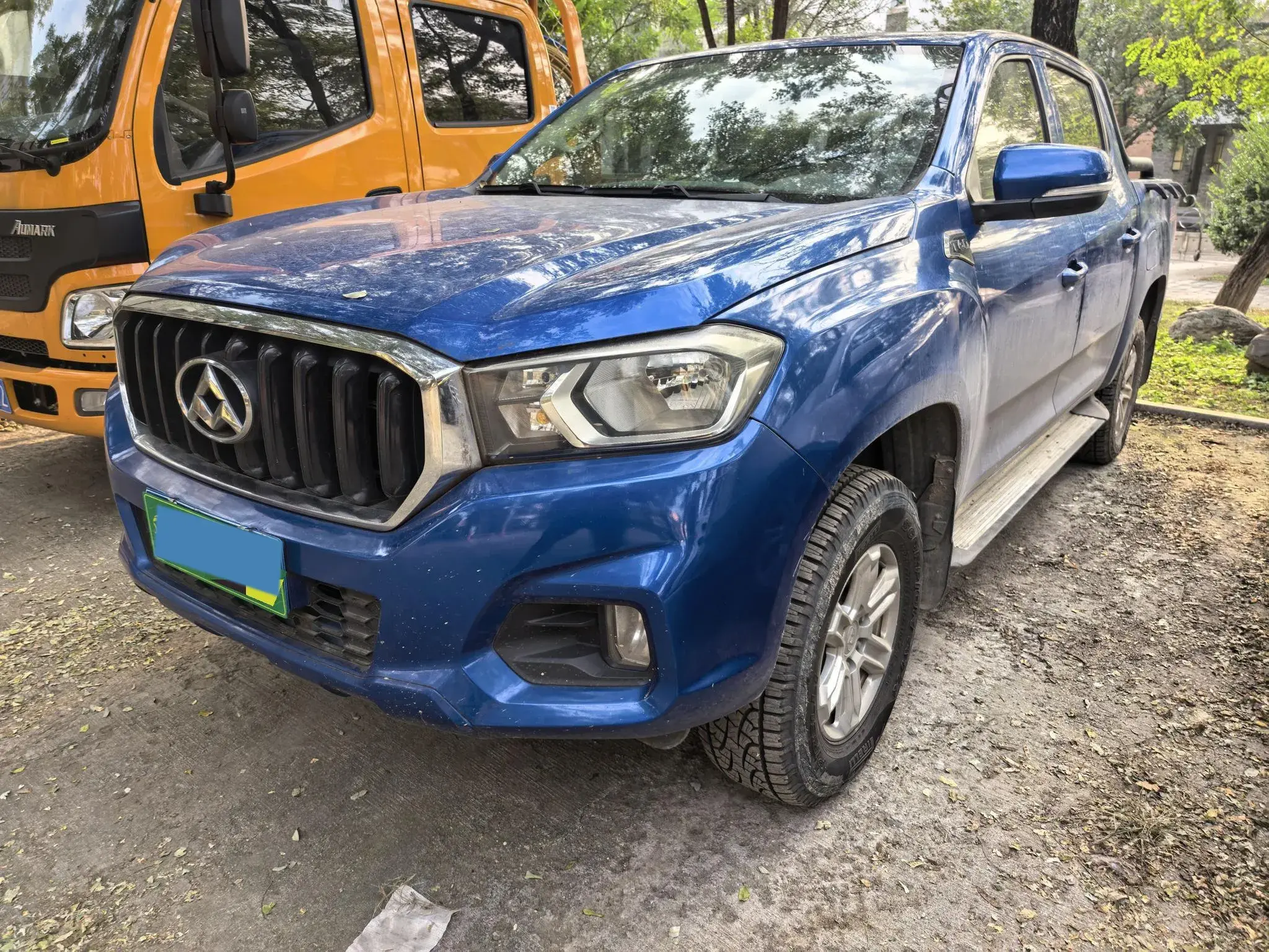 2017 MAXUS T60 view 1