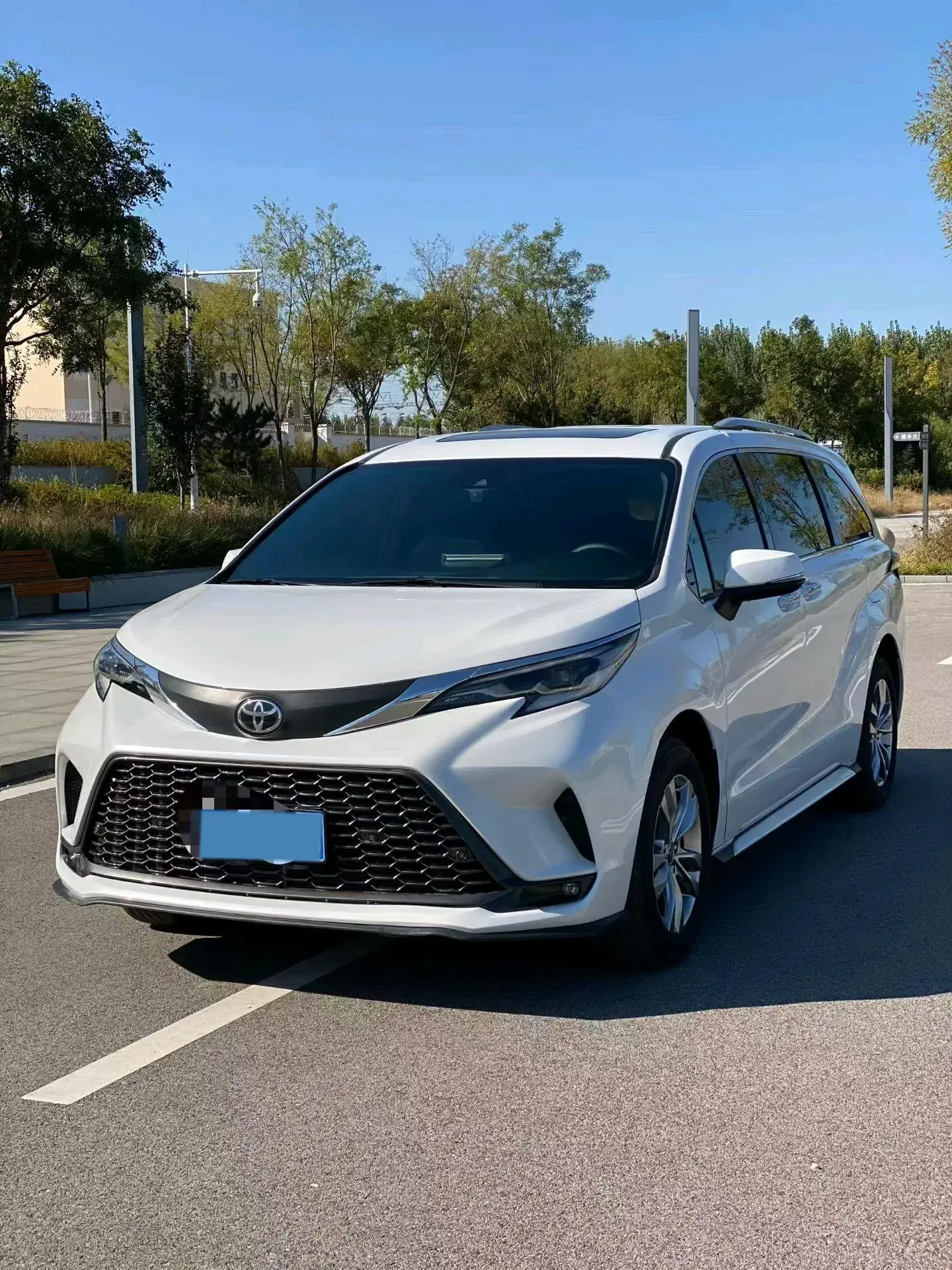 2024 TOYOTA GRANVIA view 1