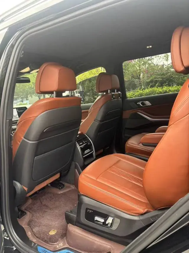 2022 BMW X7 thumbnail 3