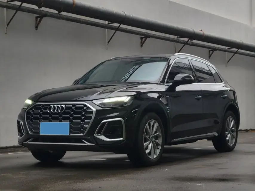 2022 AUDI Q5L view 1