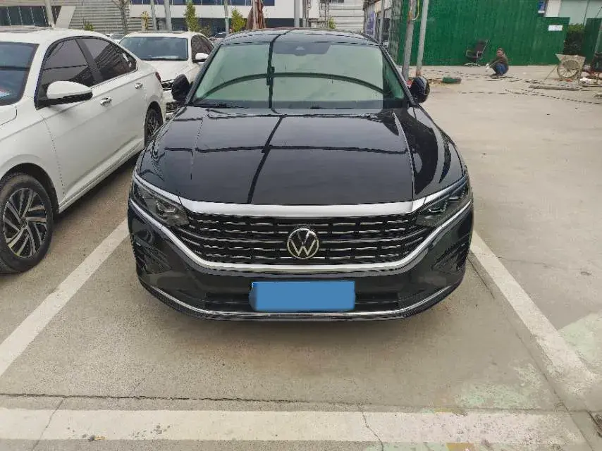 2022 VOLKSWAGEN PASSAT thumbnail 2