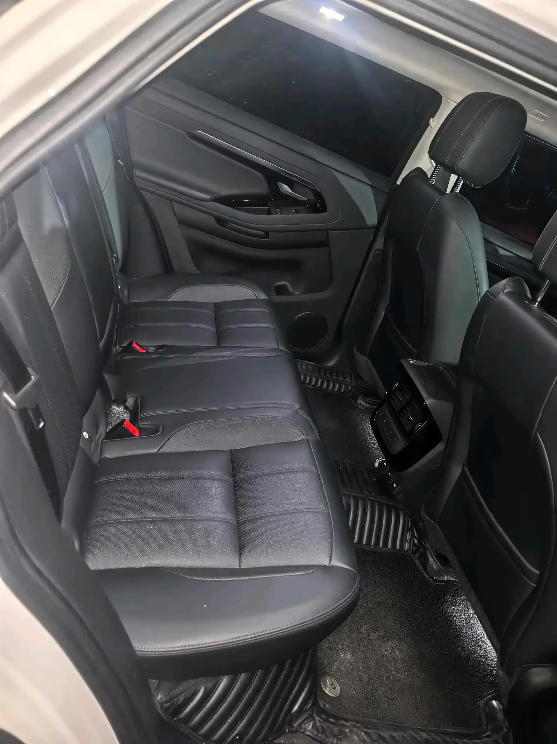 2021 LAND ROVER thumbnail 4