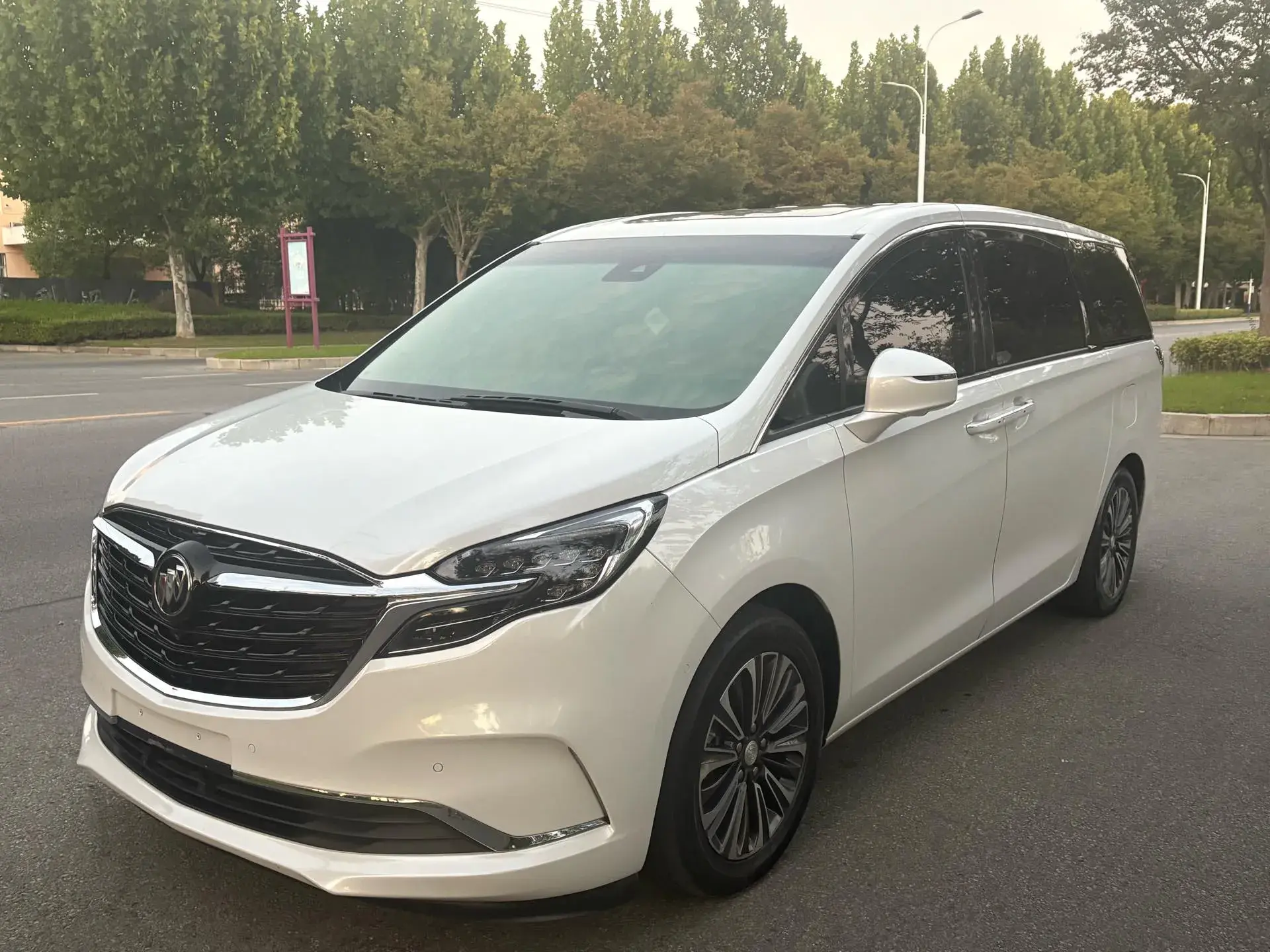 2021 BUICK GL8 view 1