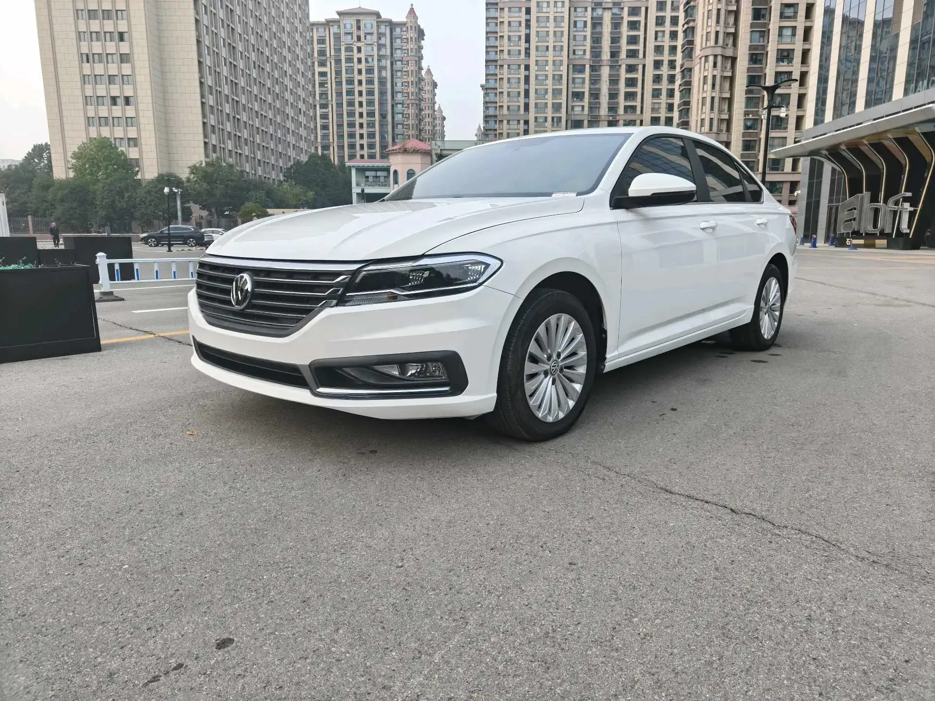 2019 VOLKSWAGEN LAVIDA view 1