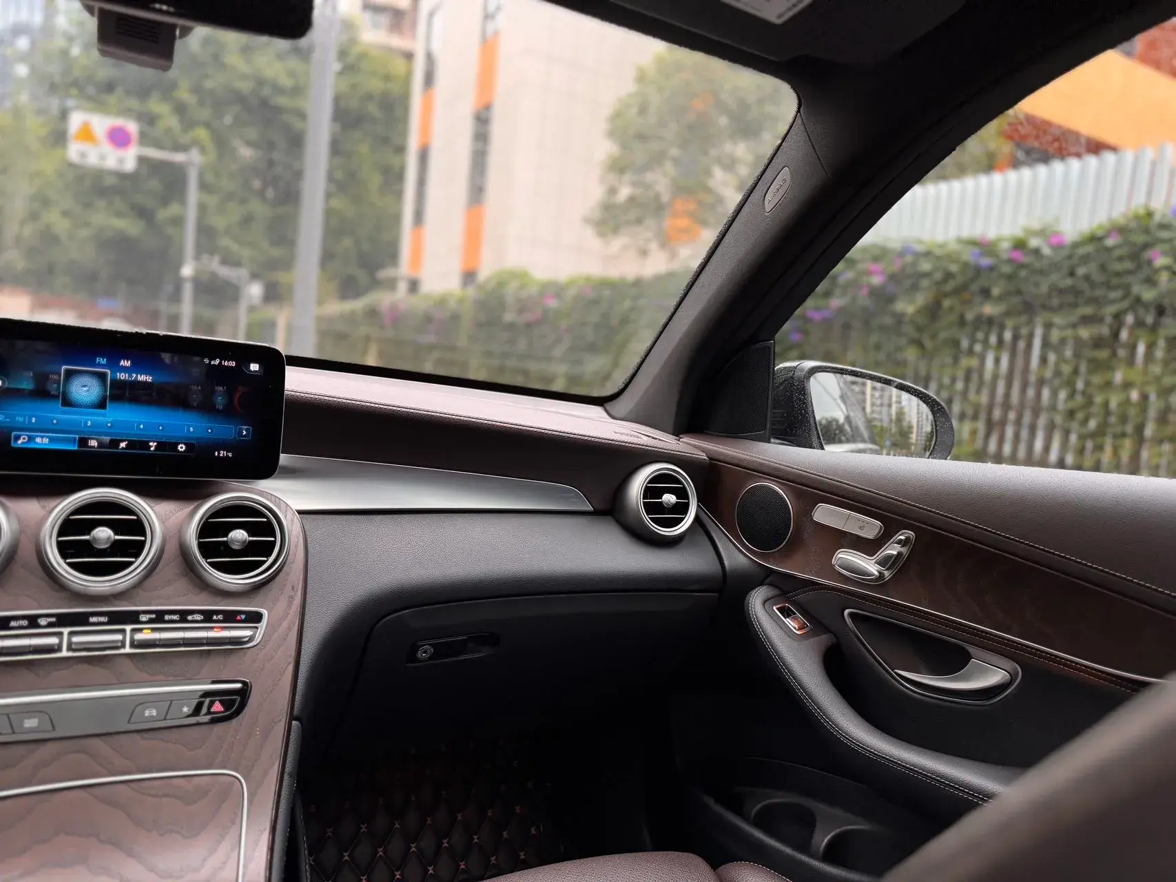 2020 MERCEDES-BENZ GLC thumbnail 3