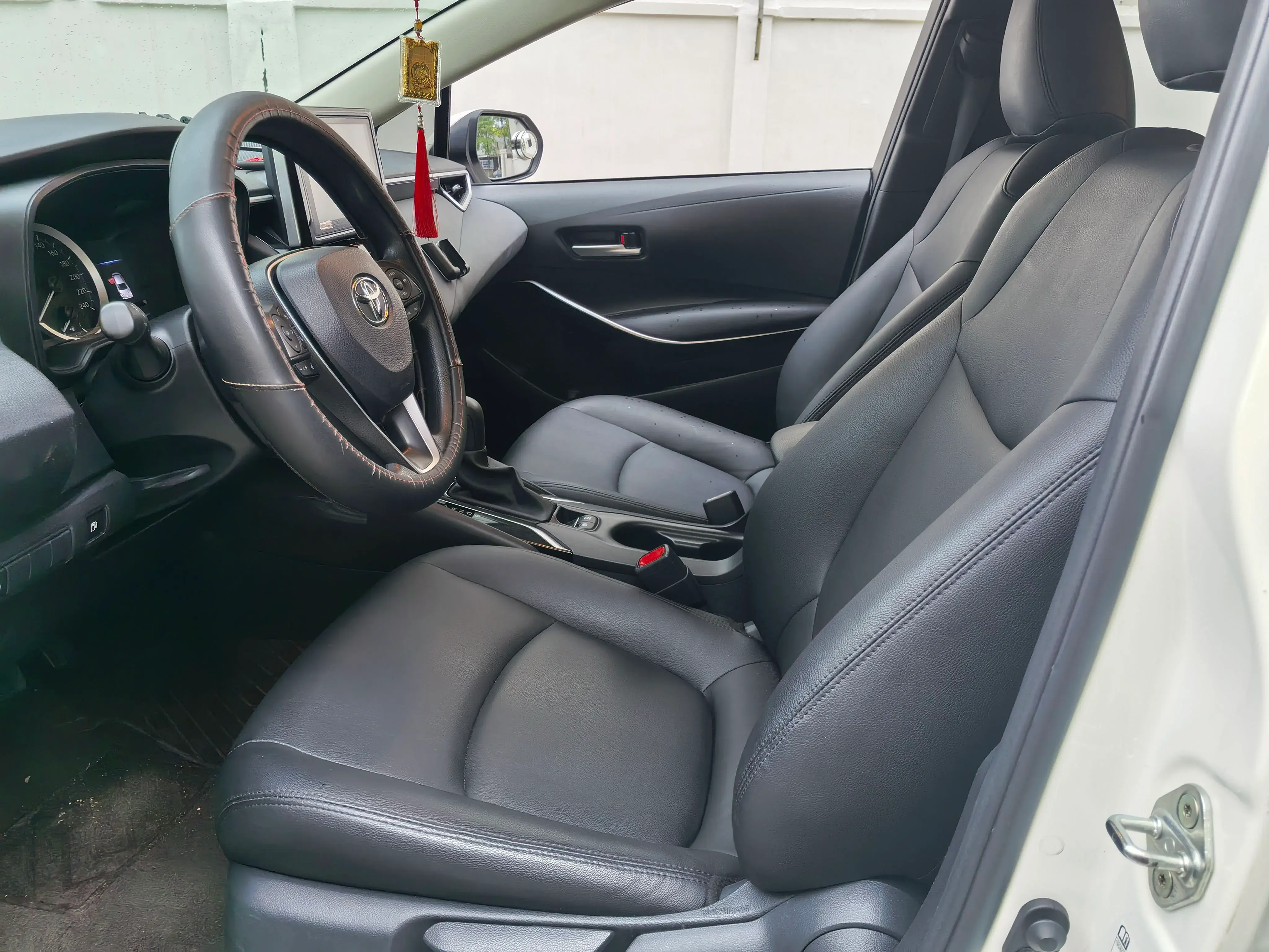 2019 TOYOTA COROLLA thumbnail 4