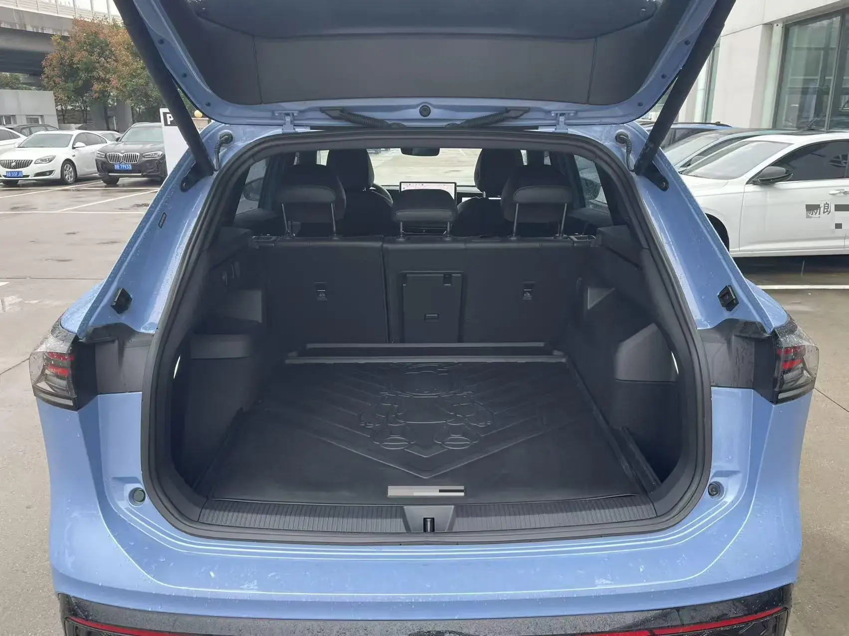 2024 VOLKSWAGEN TIGUAN thumbnail 3