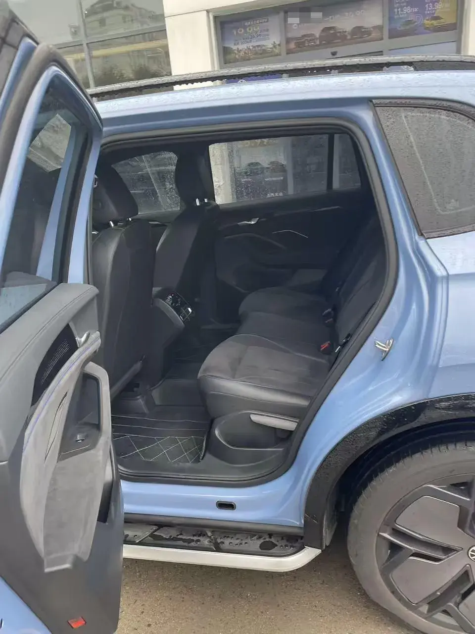 2024 VOLKSWAGEN TIGUAN thumbnail 4