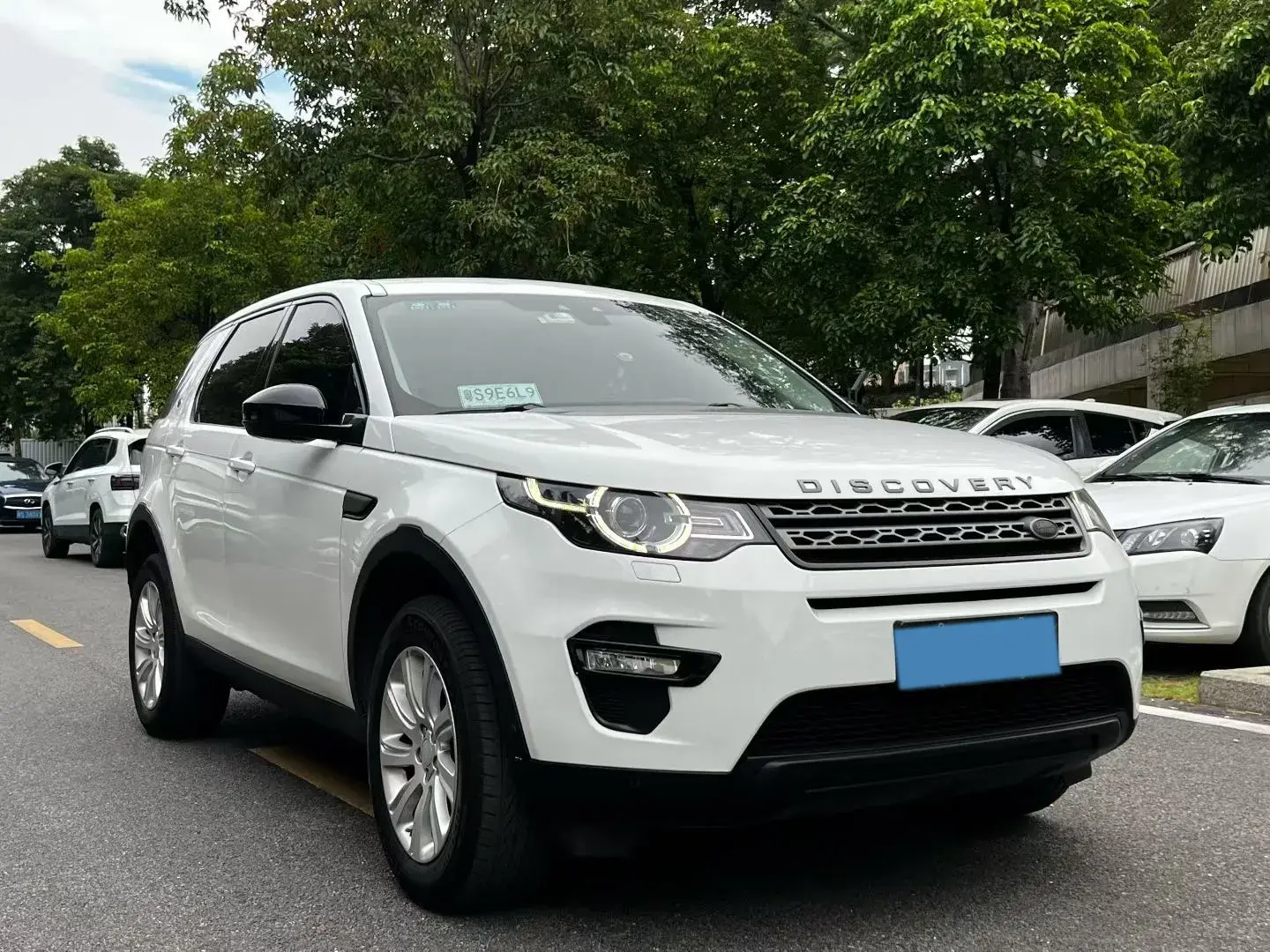 2019 LAND ROVER thumbnail 3