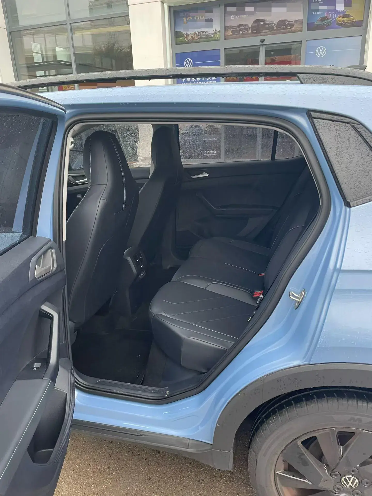 2025 VOLKSWAGEN THARU thumbnail 4