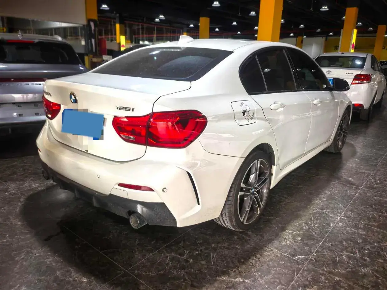 2021 BMW 1 thumbnail 3