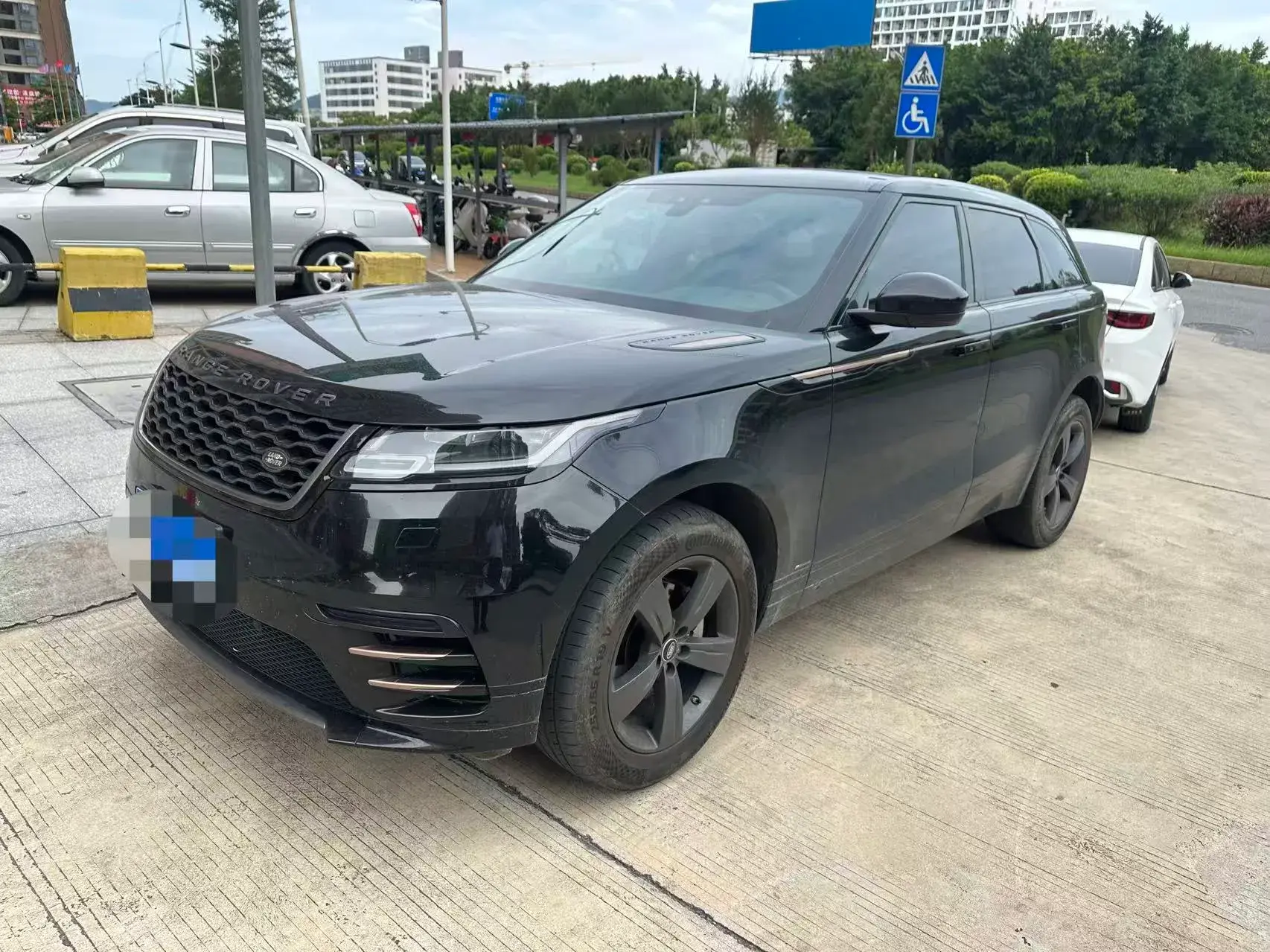 2020 LAND ROVER view 1