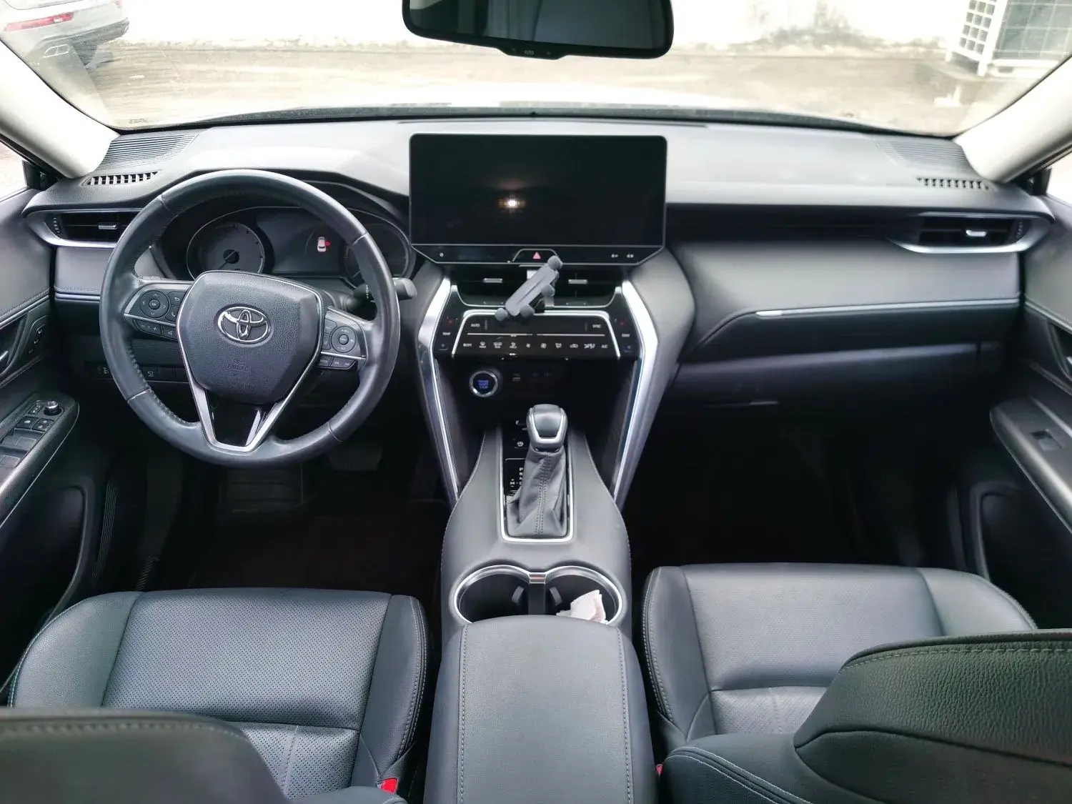 2022 TOYOTA HARRIER thumbnail 3