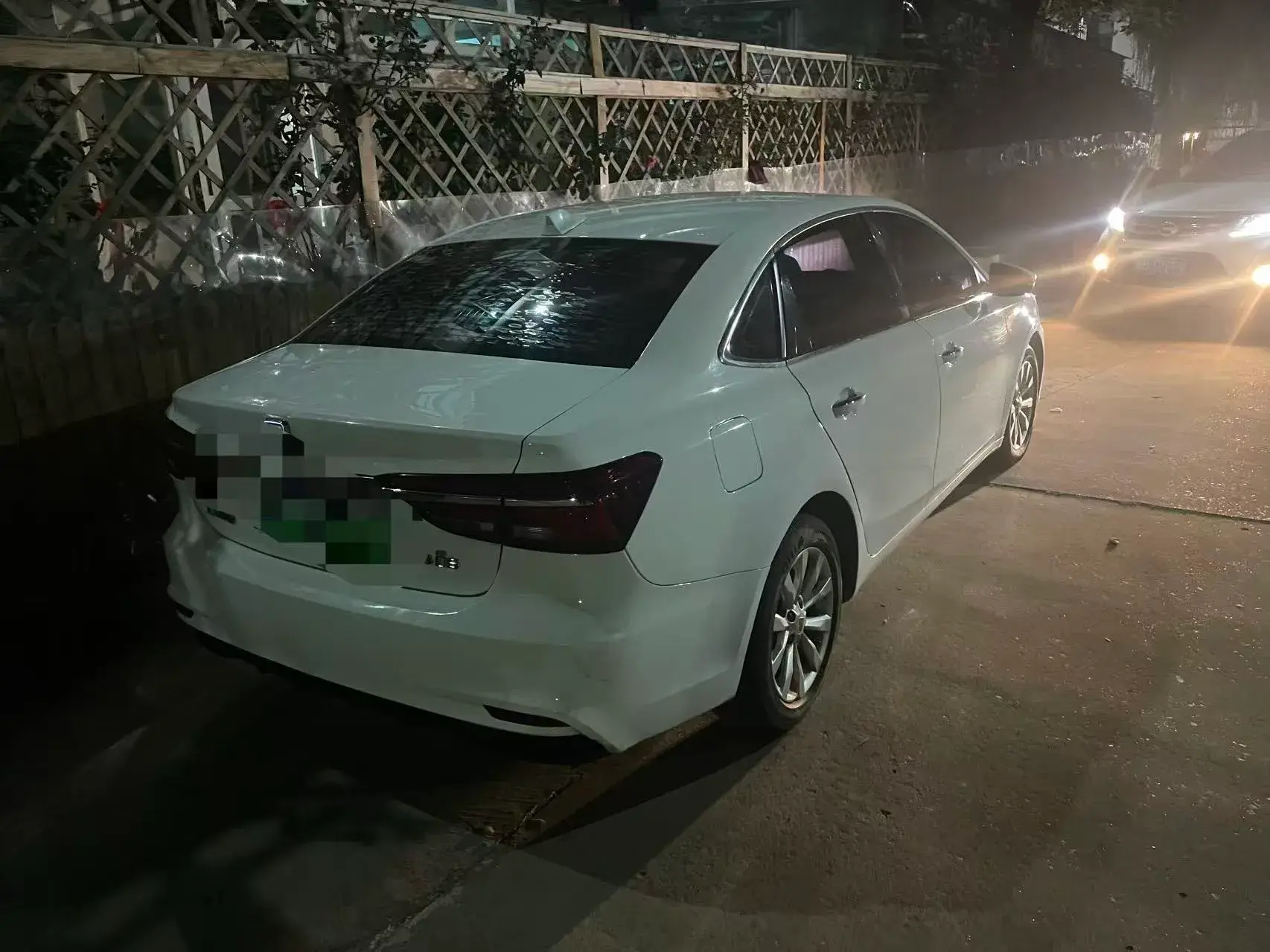 2017 ROEWE I6 thumbnail 4