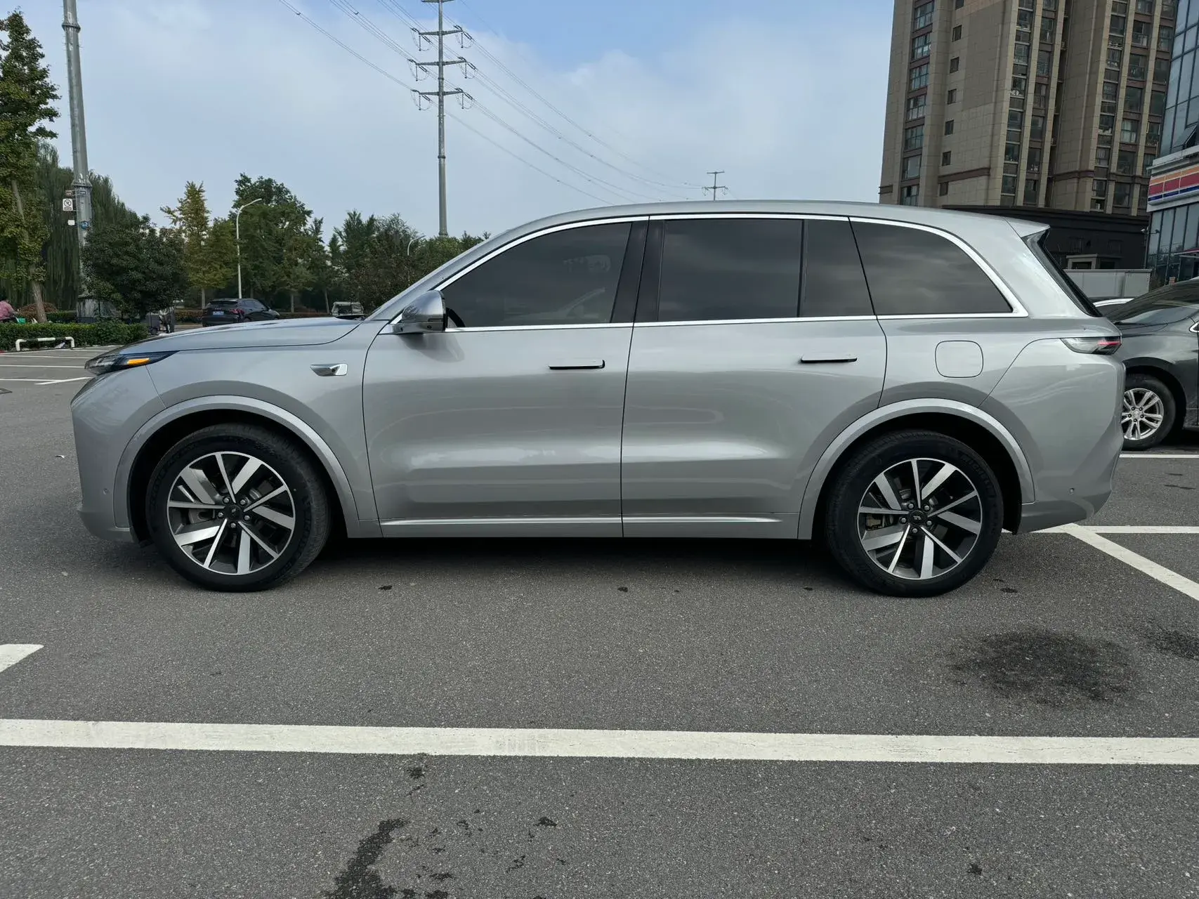 2023 LI L8 thumbnail 3