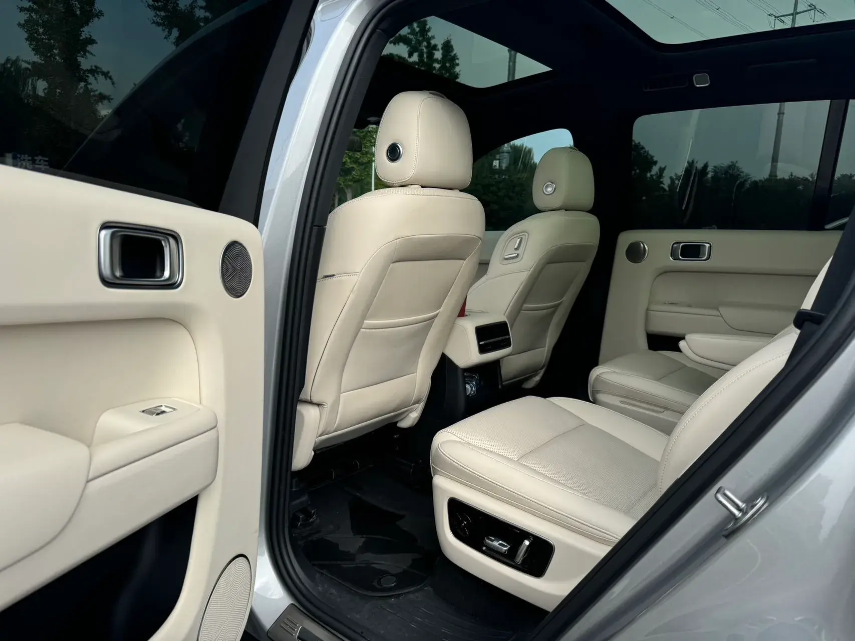 2023 LI L8 thumbnail 4