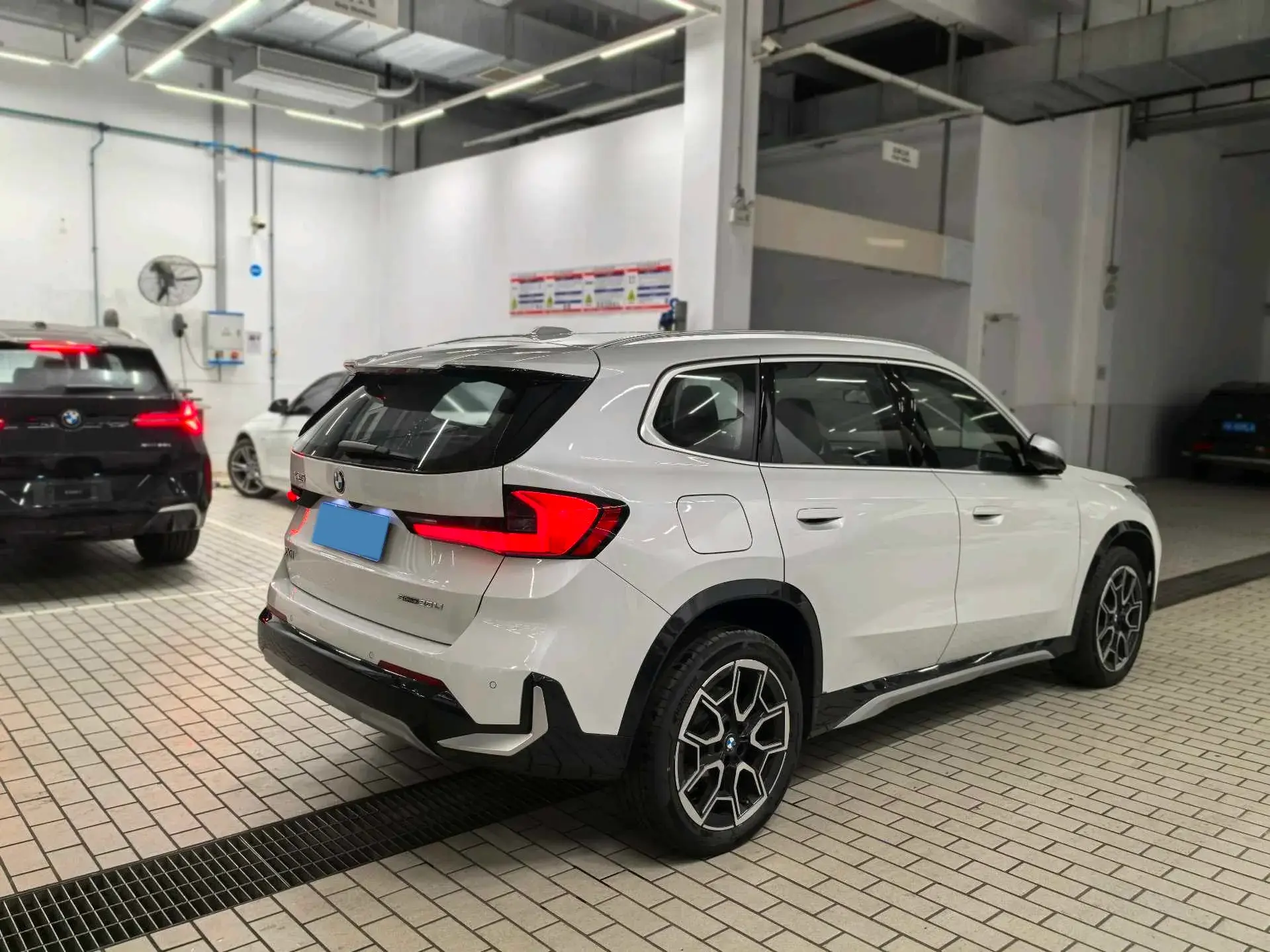 2024 BMW X1 thumbnail 3