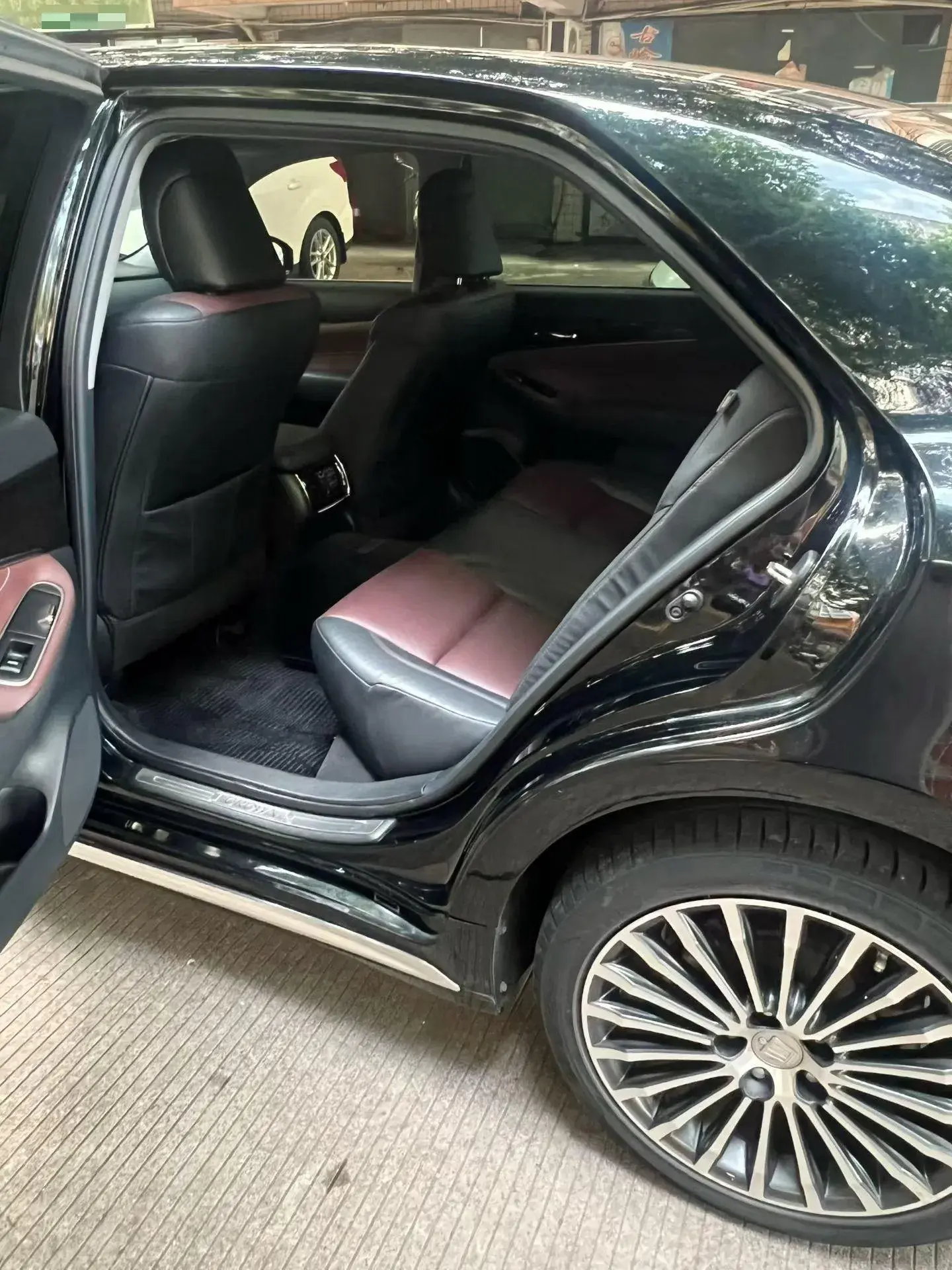 2018 TOYOTA CROWN thumbnail 4