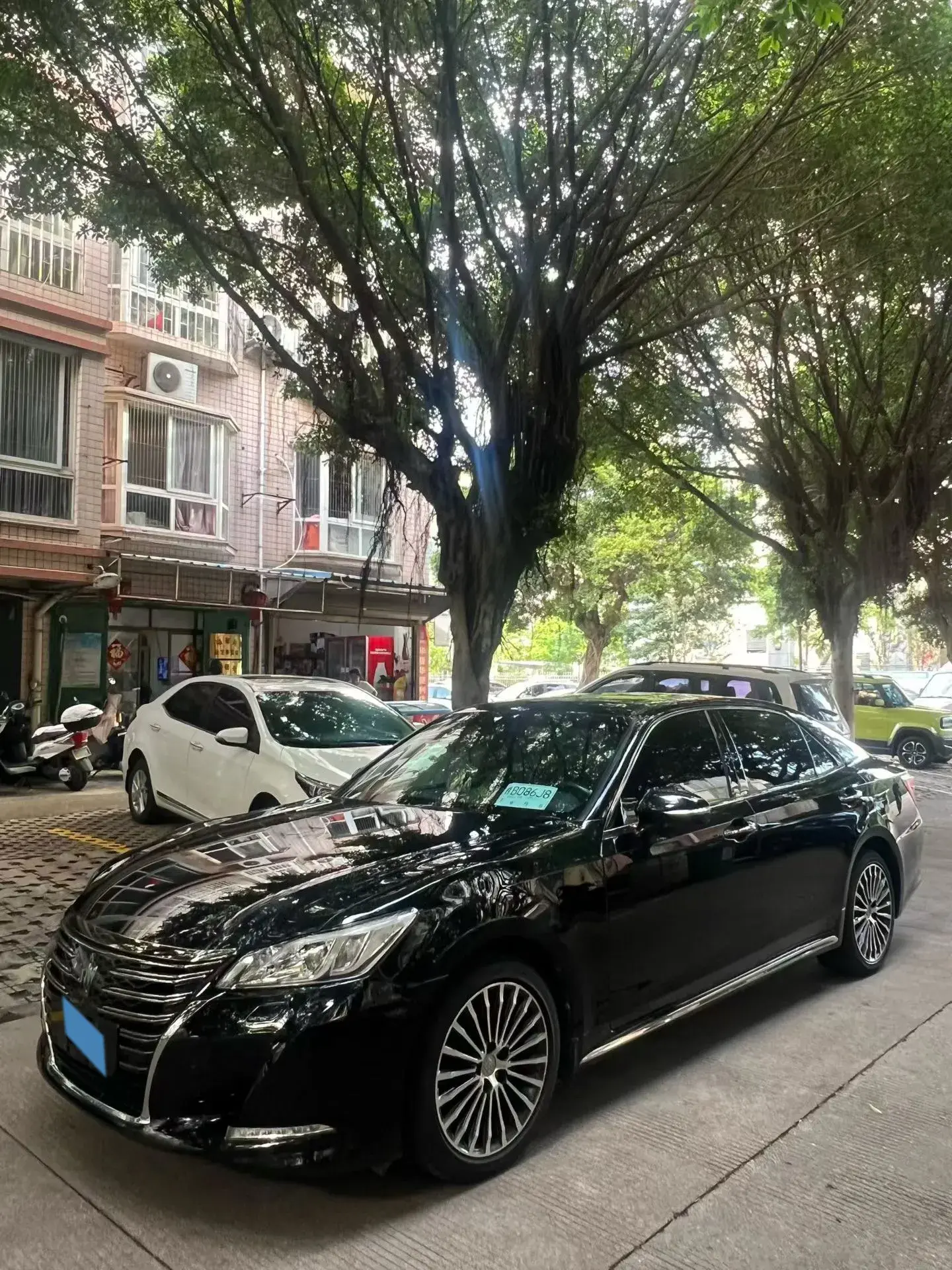 2018 TOYOTA CROWN view 1