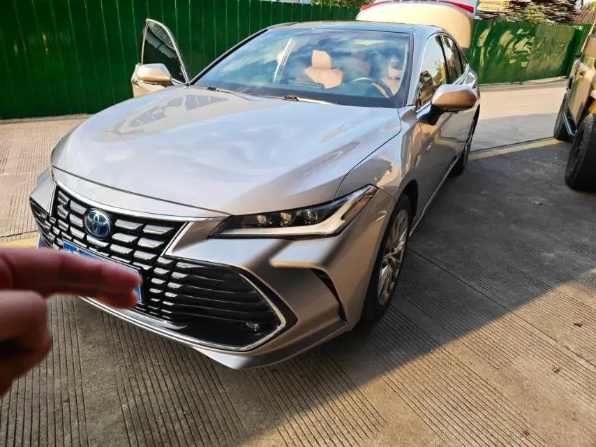 2023 TOYOTA AVALON view 1