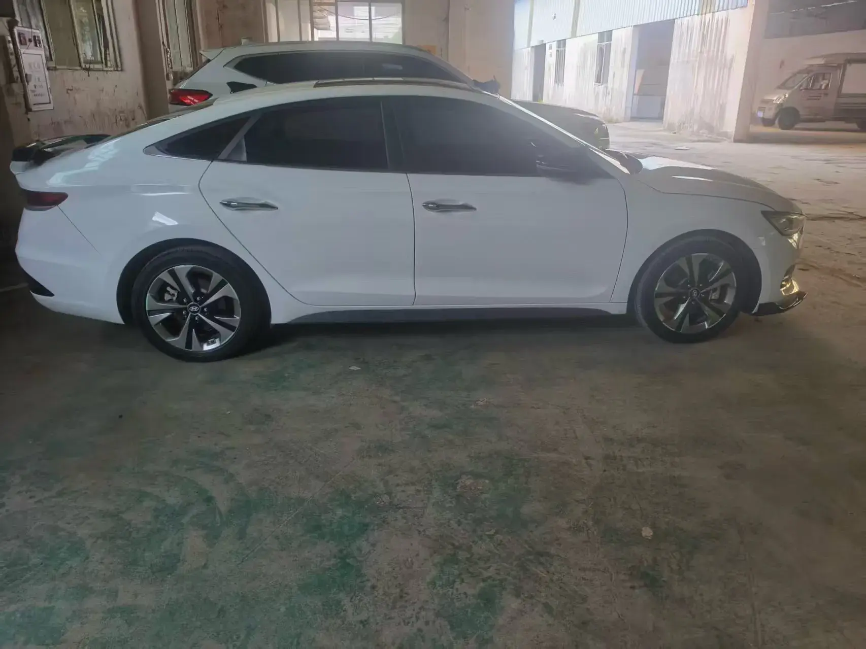 2019 HYUNDAI LA thumbnail 3