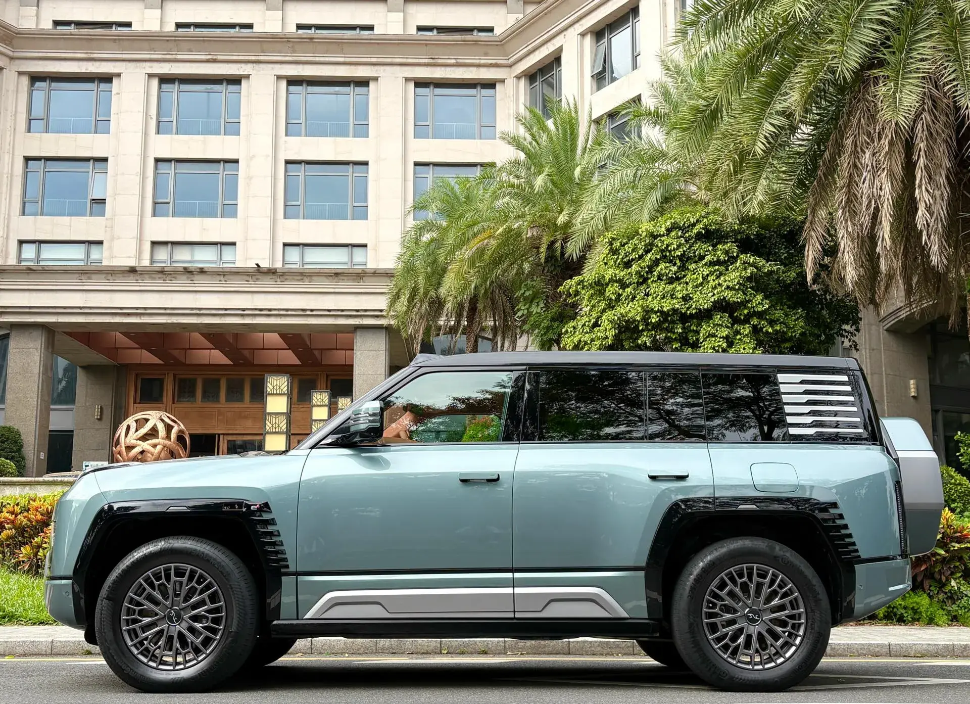 2023 YANGWANG U8 thumbnail 3