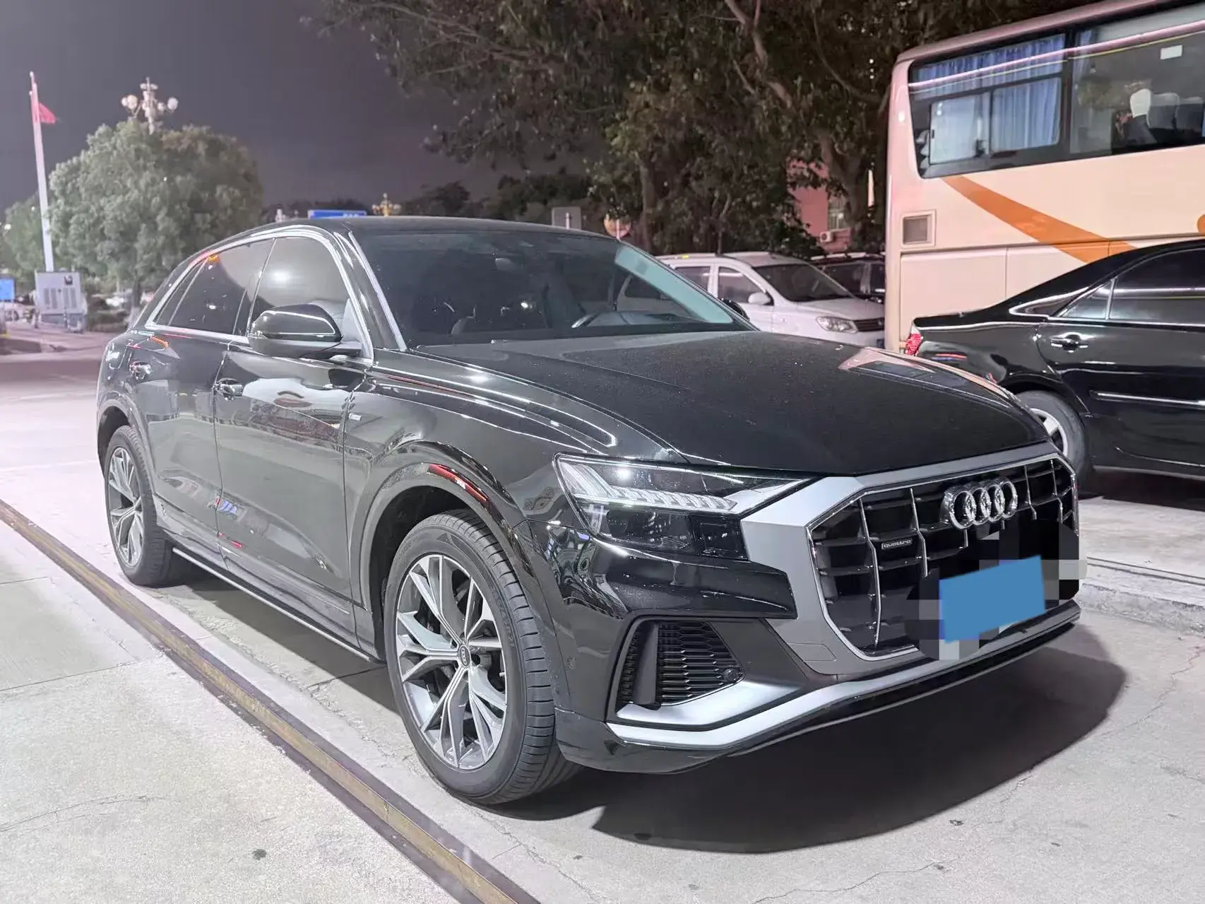 2022 AUDI Q8 thumbnail 3