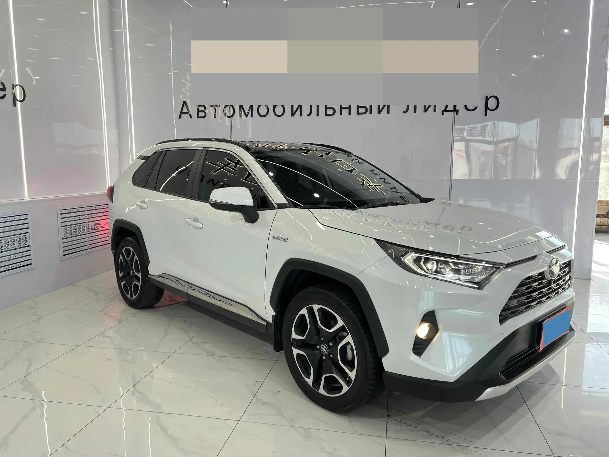 2020 TOYOTA RAV4 thumbnail 2