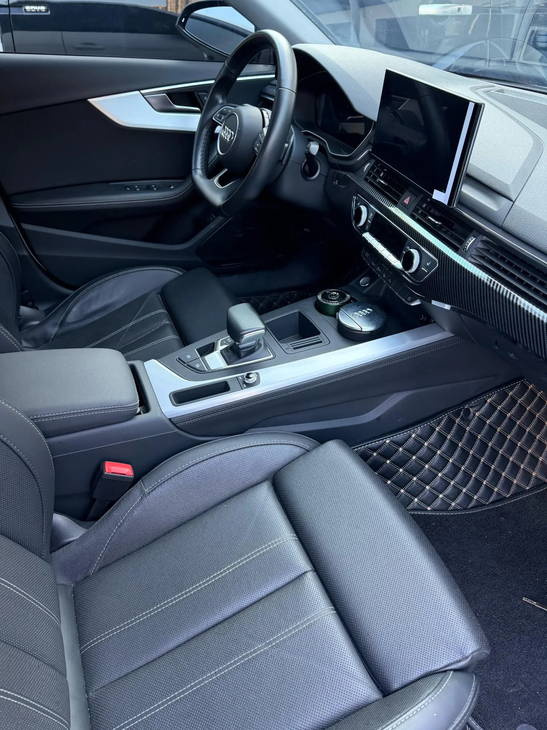 2022 AUDI A4L thumbnail 2