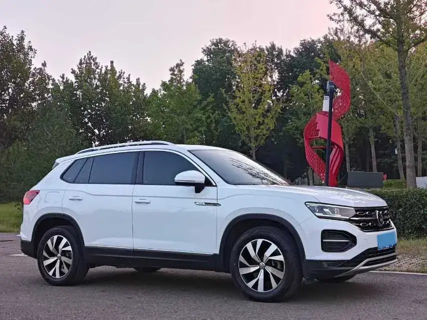 2020 VOLKSWAGEN TAYRON thumbnail 3