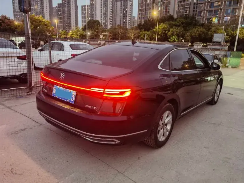 2023 VOLKSWAGEN PASSAT thumbnail 4