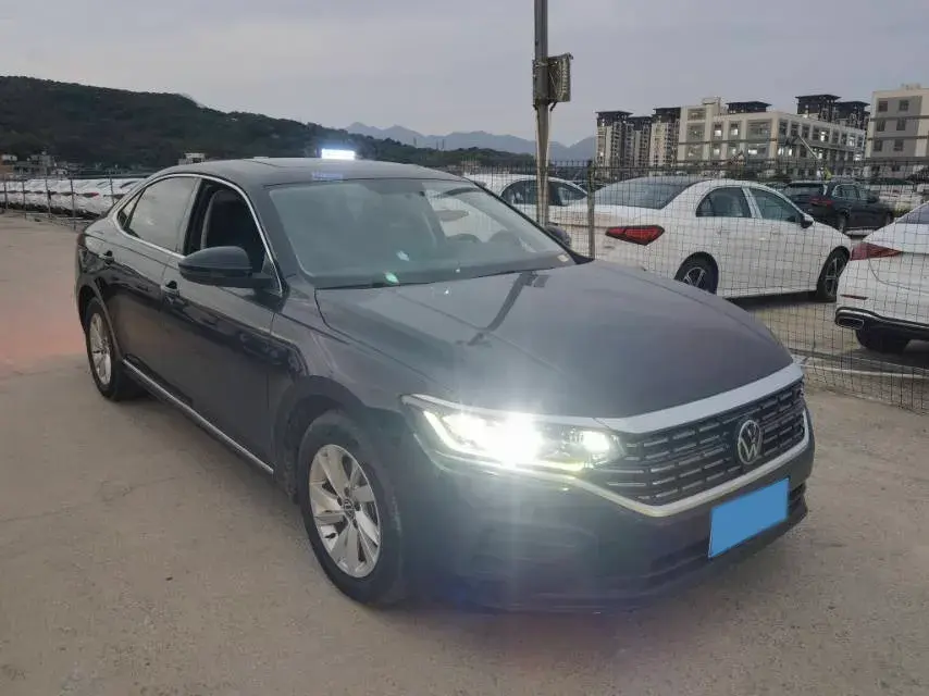 2023 VOLKSWAGEN PASSAT thumbnail 3