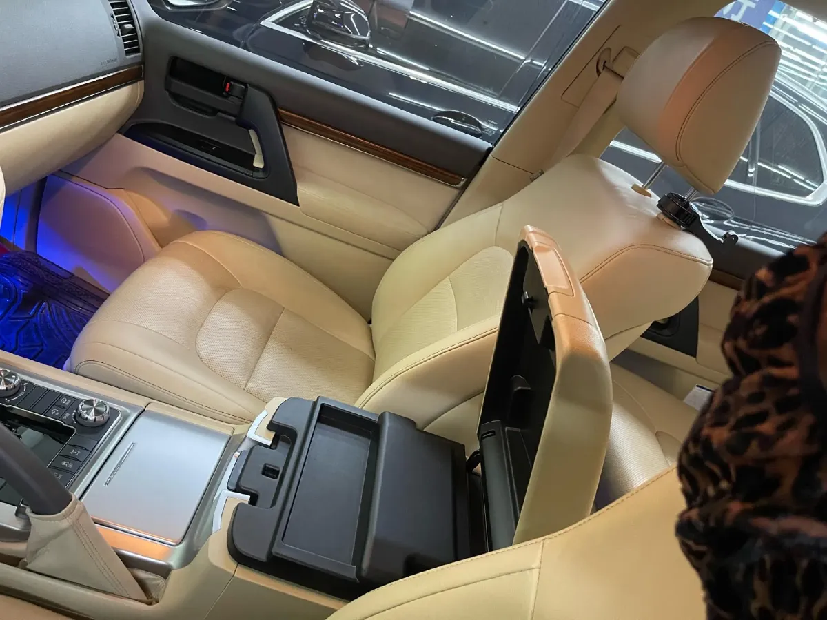 2016 Toyota Land Cruiser 4.0L 275HP V6 5AT,autocango,china used car exporter,china ev exporter,chinese used car exporter,chinese used ev exporter