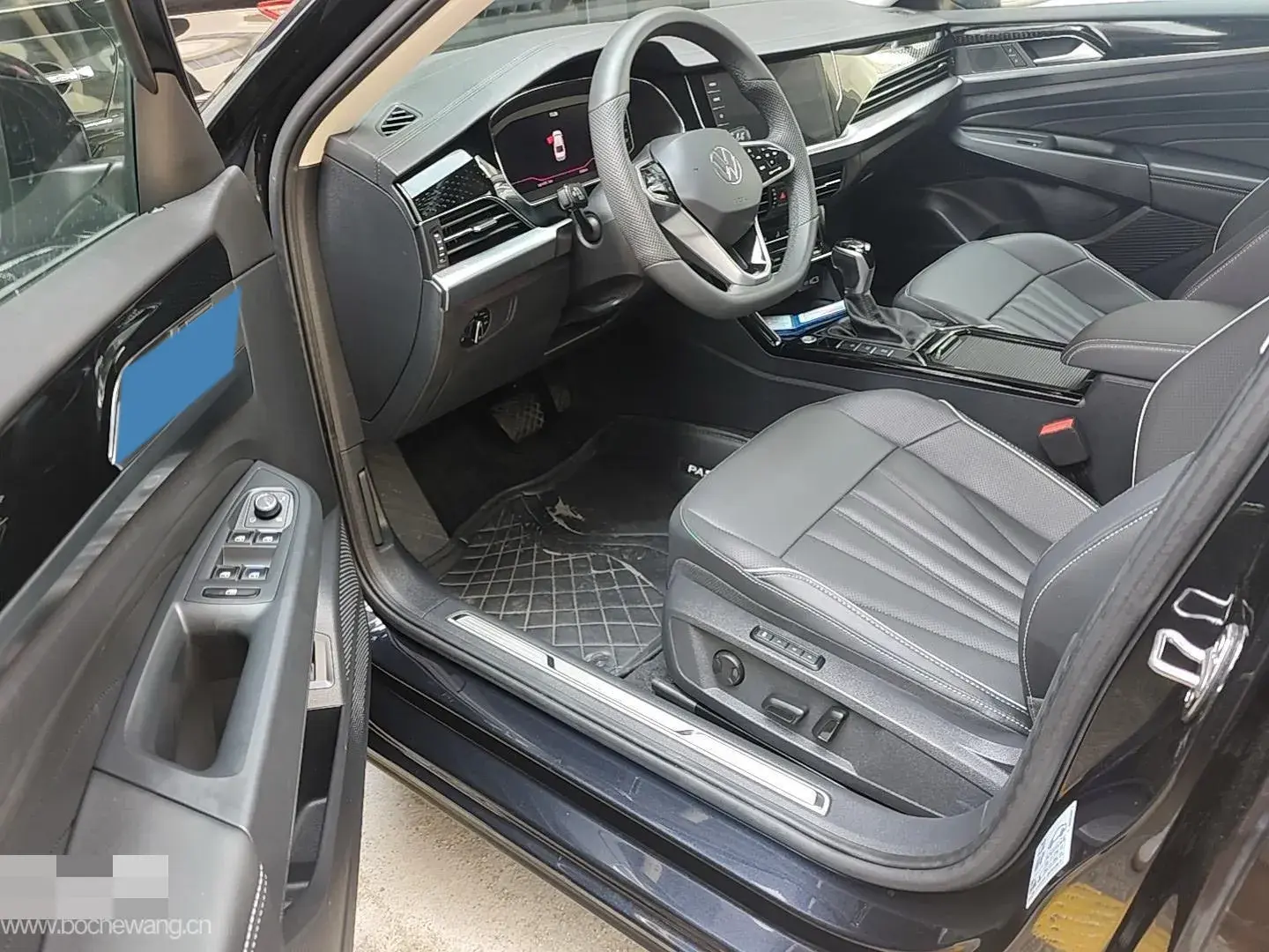 2024 VOLKSWAGEN PASSAT thumbnail 4