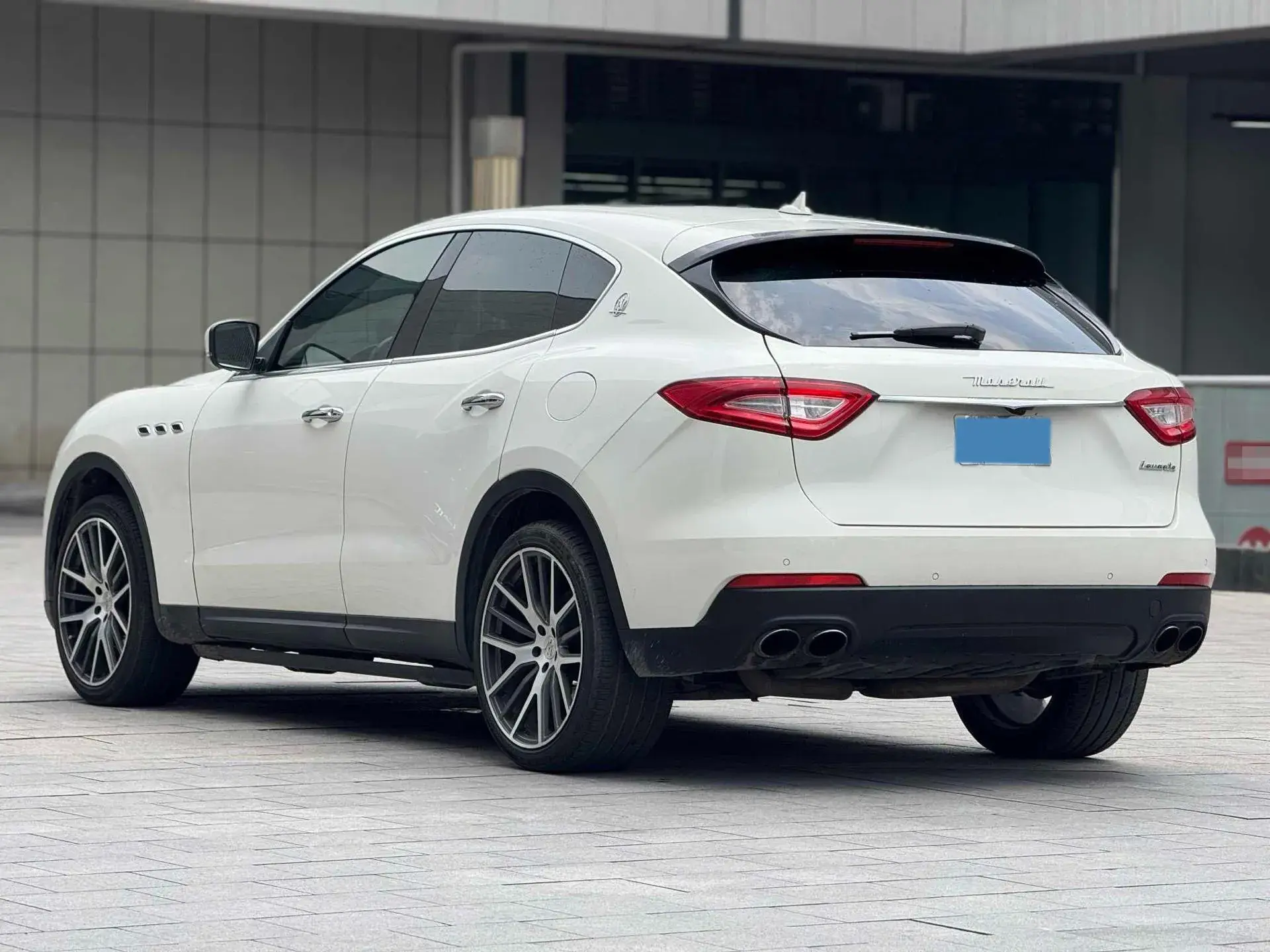 2021 MASERATI LEVANTE thumbnail 3