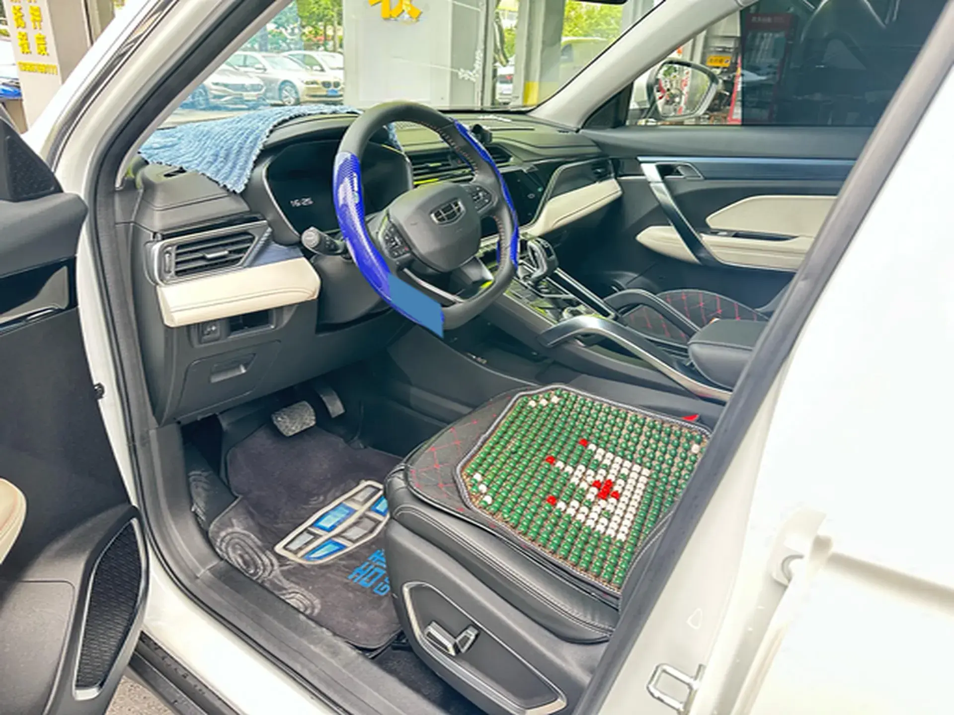 2022 GEELY AZKARRA thumbnail 3