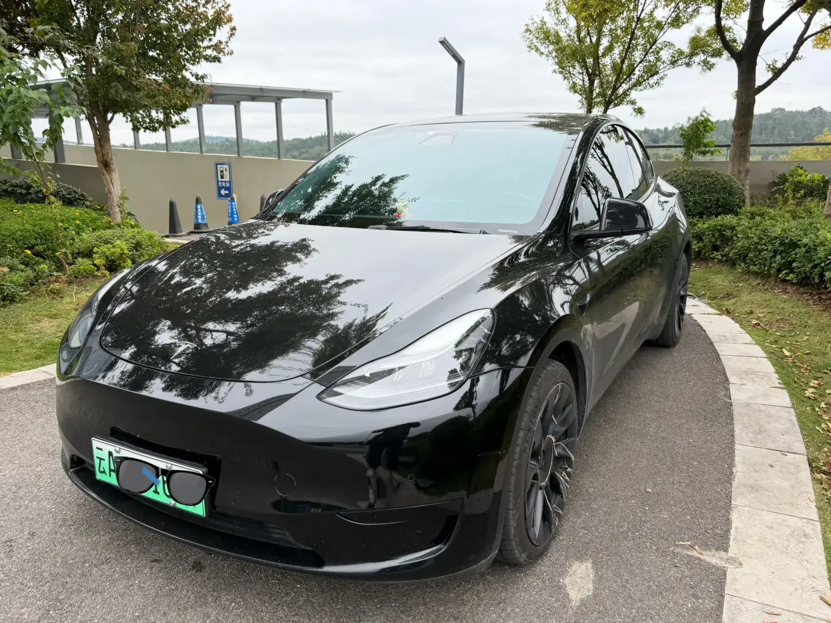 2022 TESLA MODEL view 1