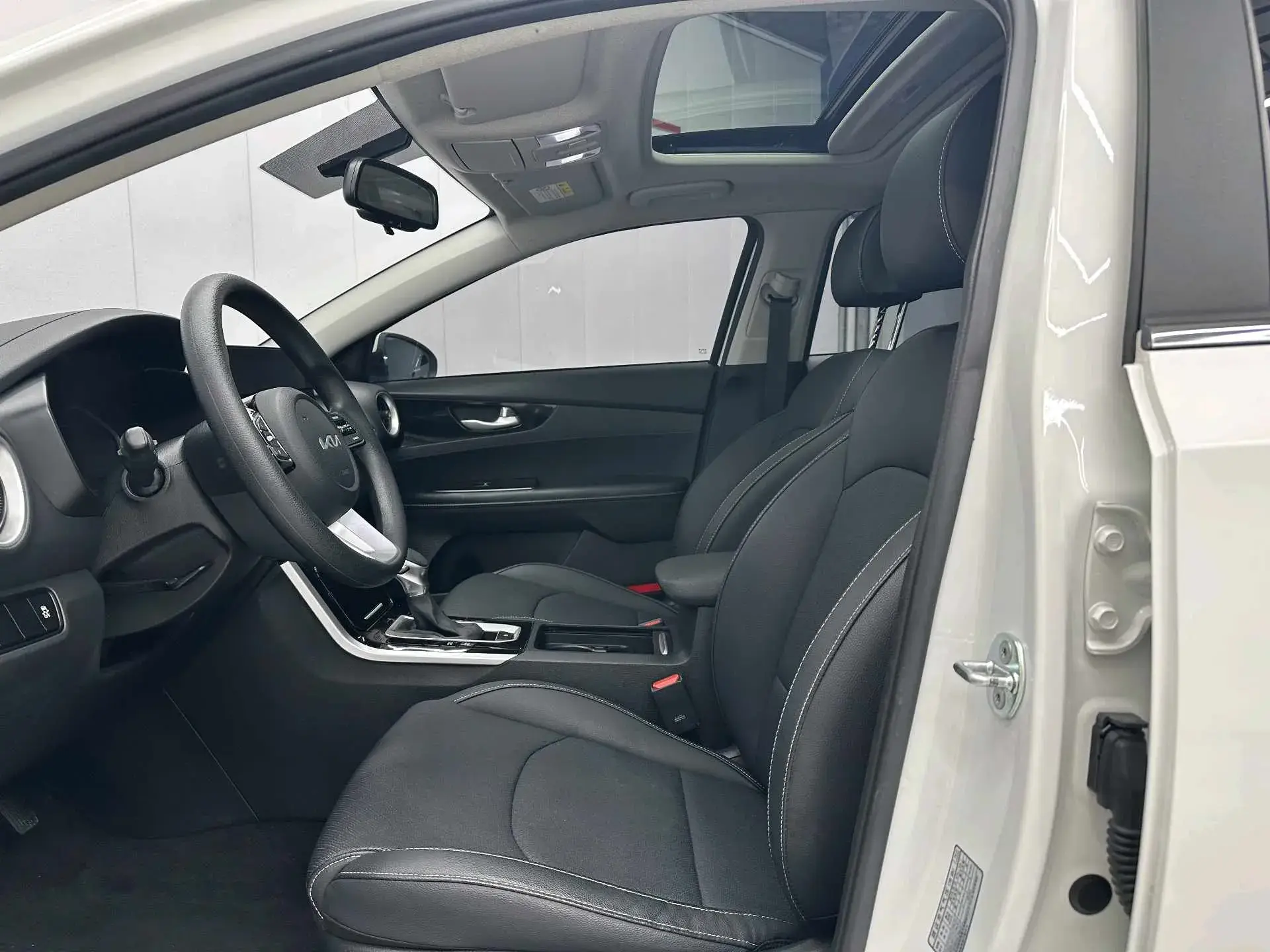 2021 KIA K3 thumbnail 4