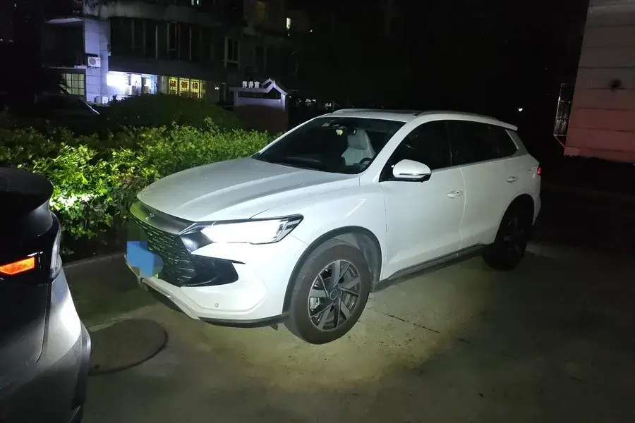 2025 BYD SONG view 1