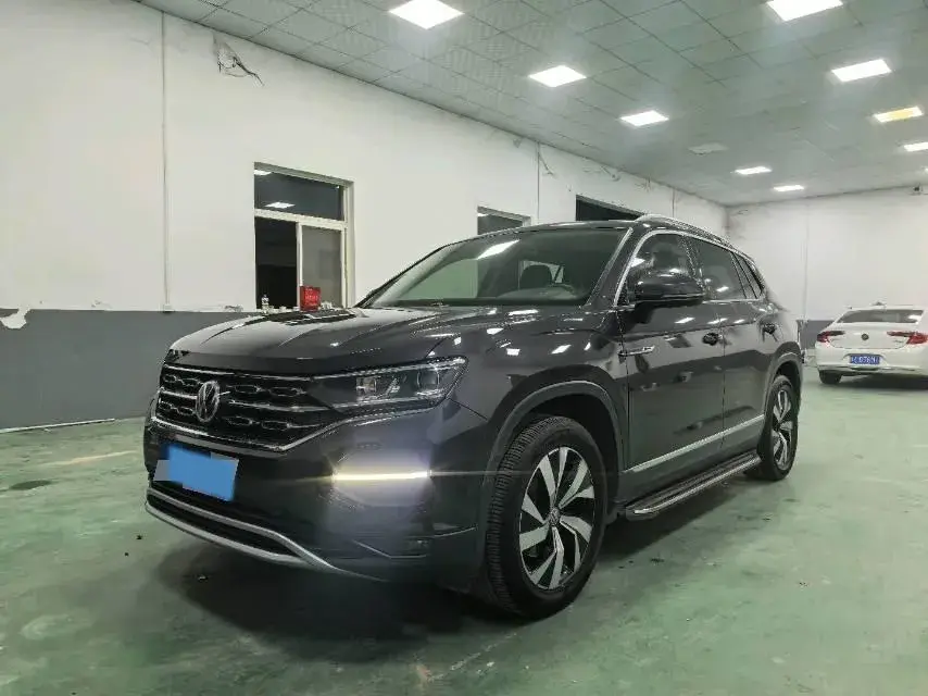 2020 VOLKSWAGEN TAYRON view 1