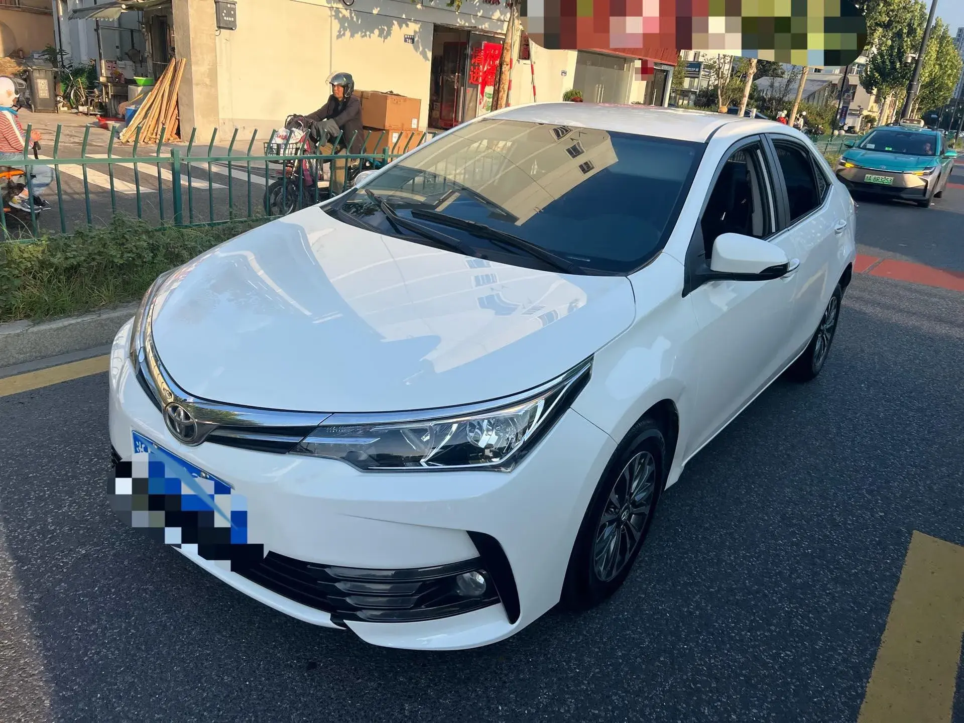 2018 TOYOTA COROLLA view 1