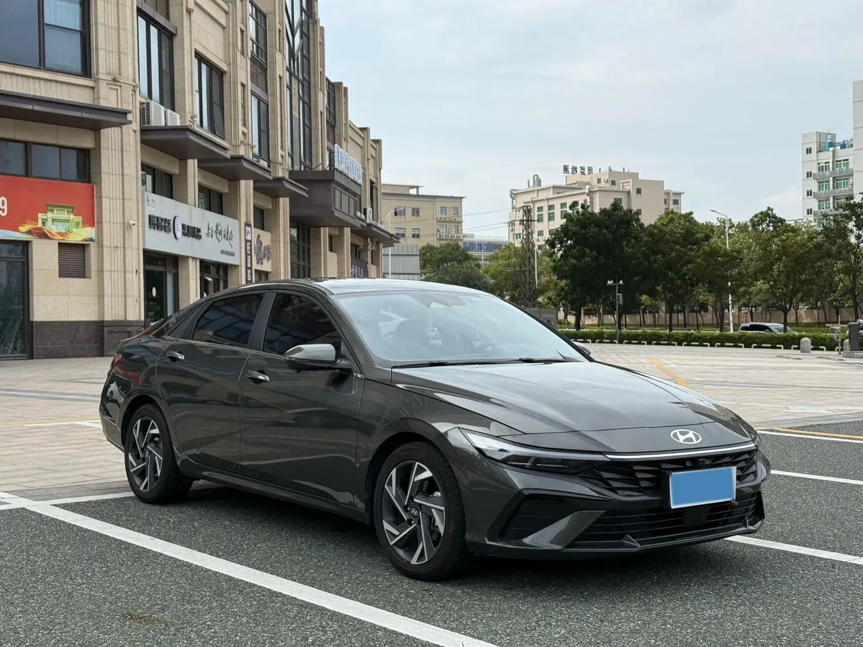 2022 HYUNDAI ELANTRA thumbnail 3