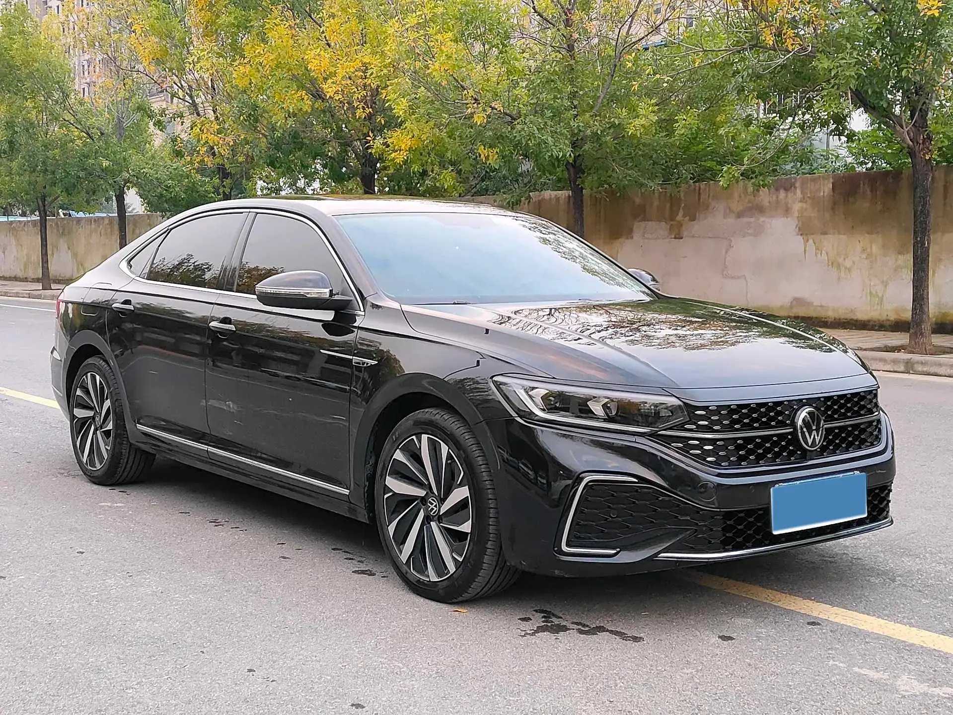 2022 VOLKSWAGEN PASSAT thumbnail 3