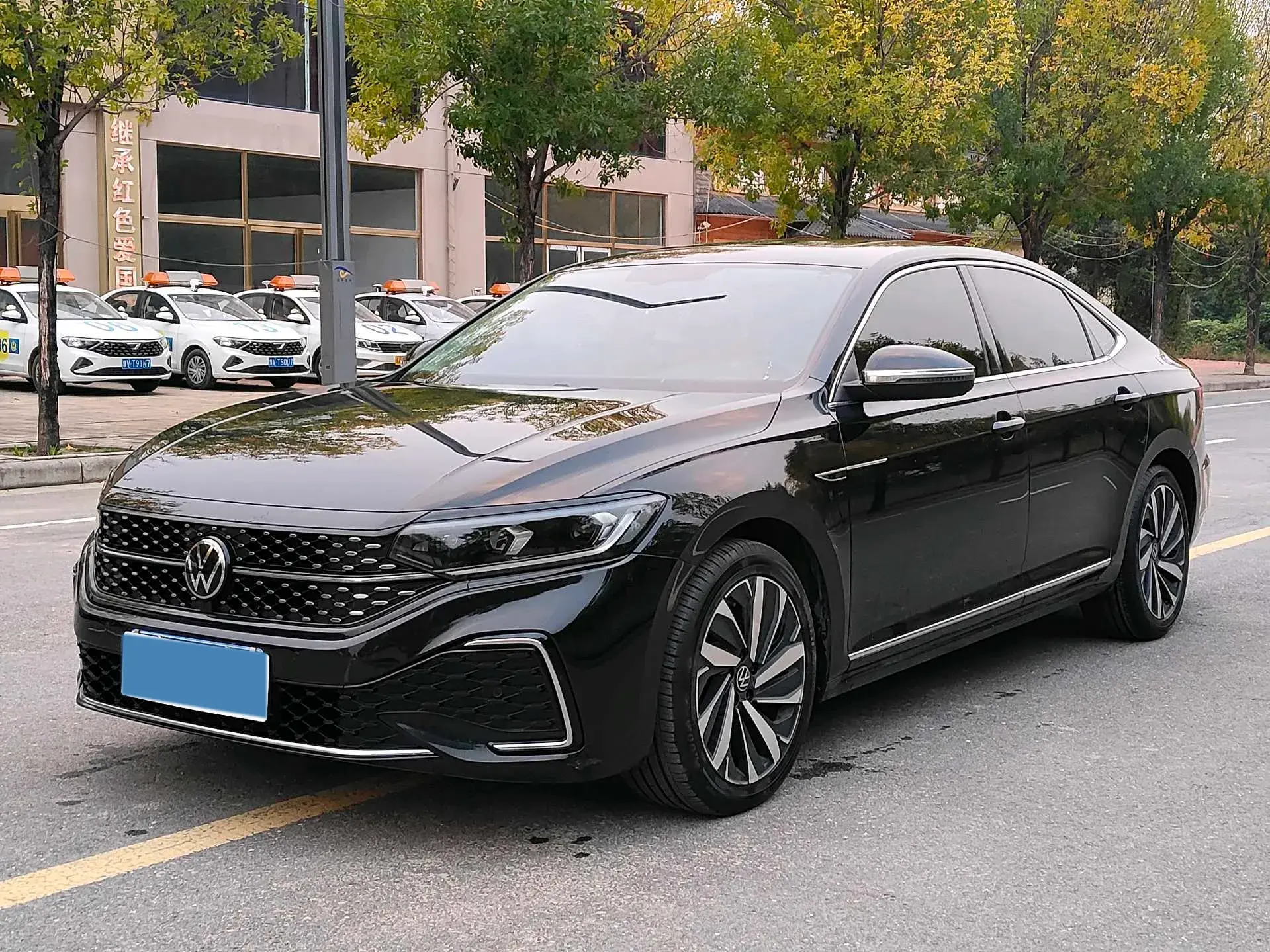 2022 VOLKSWAGEN PASSAT view 1