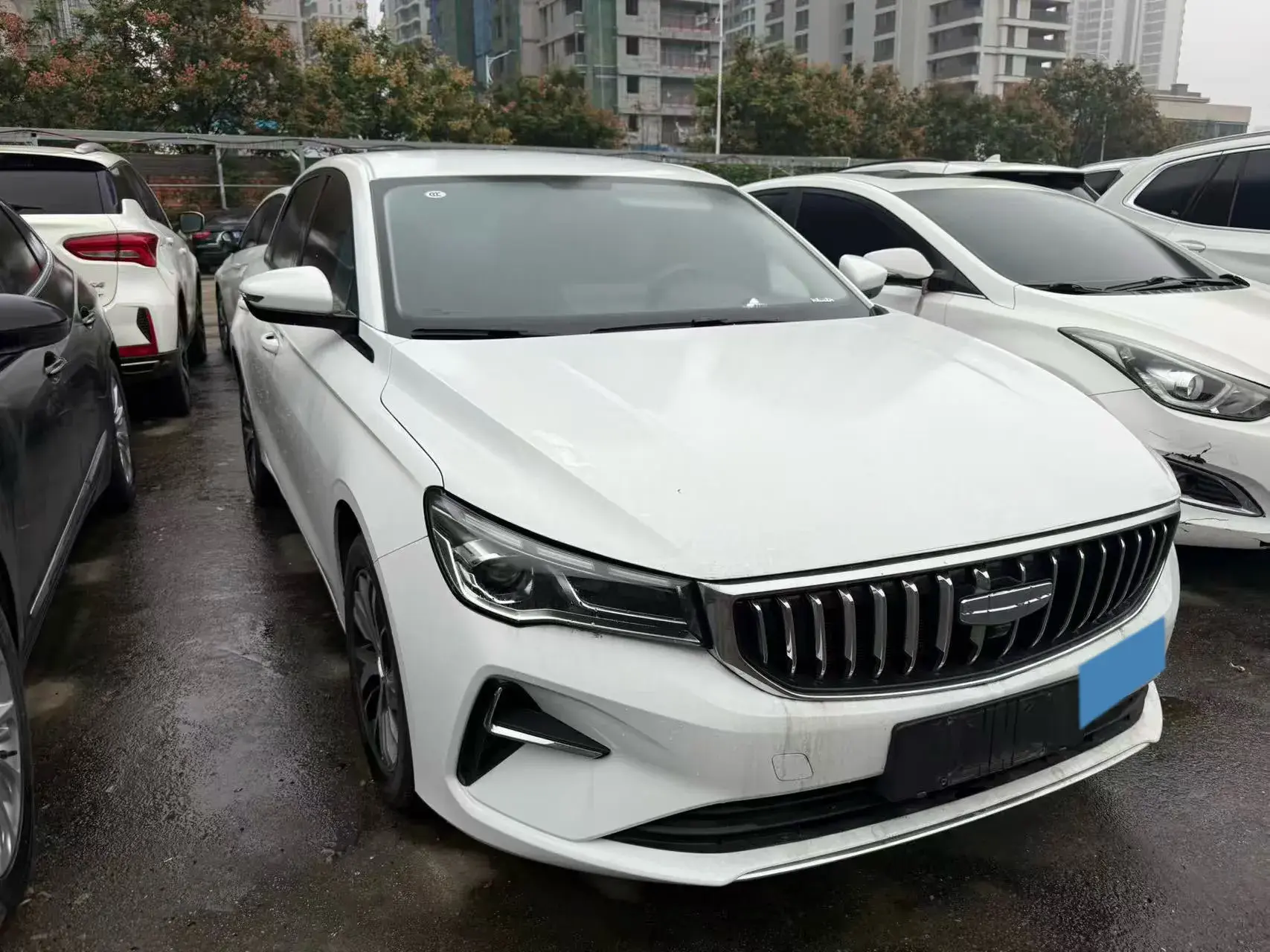 2025 GEELY EMGRAND thumbnail 3