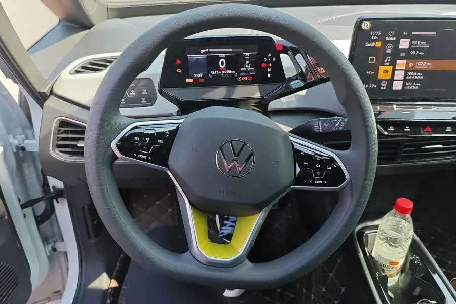 2023 VOLKSWAGEN ID.3 thumbnail 4