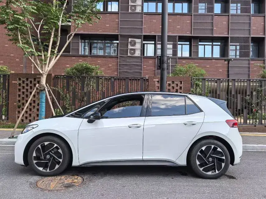 2025 VOLKSWAGEN ID.3 thumbnail 3