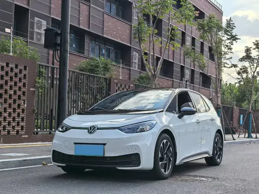 2025 VOLKSWAGEN ID.3 view 1